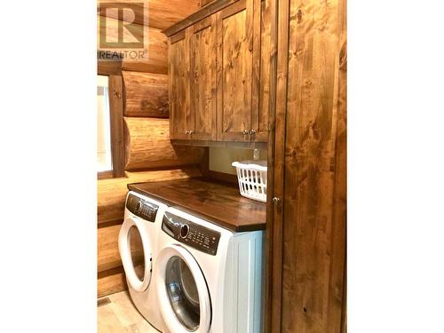 2850 Black Bear Crescent, Kimberley, BC - Indoor Photo Showing Laundry Room