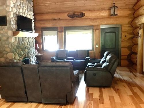 2850 Black Bear Crescent, Kimberley, BC - Indoor Photo Showing Living Room With Fireplace