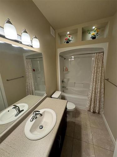 1 18 Outback Drive, Brandon, MB - Indoor Photo Showing Bathroom