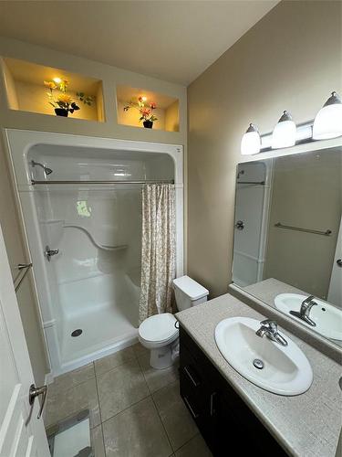 1 18 Outback Drive, Brandon, MB - Indoor Photo Showing Bathroom