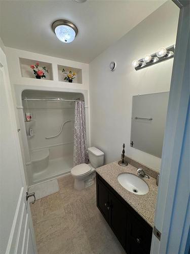 1 18 Outback Drive, Brandon, MB - Indoor Photo Showing Bathroom