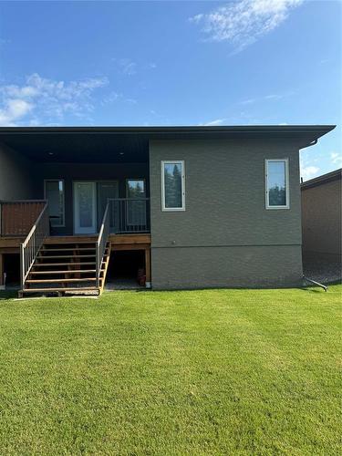 1 18 Outback Drive, Brandon, MB - Outdoor