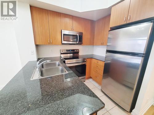1501 - 1070 Sheppard Avenue W, Toronto W05, ON - Indoor Photo Showing Kitchen With Stainless Steel Kitchen With Double Sink