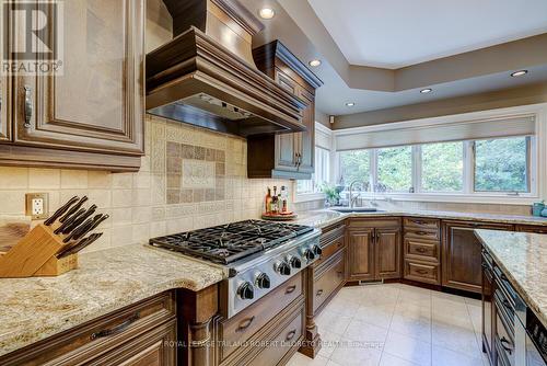 82 Chestnut Court, London, ON - Indoor Photo Showing Kitchen With Upgraded Kitchen