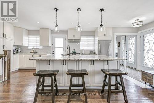 3292 Grechen Road, Mississauga, ON - Indoor Photo Showing Kitchen With Upgraded Kitchen