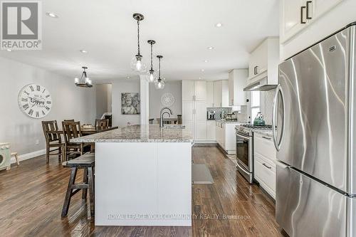 3292 Grechen Road, Mississauga, ON - Indoor Photo Showing Kitchen With Upgraded Kitchen