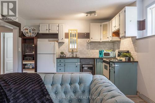 107 Colbeck Drive, Welland, ON - Indoor Photo Showing Kitchen