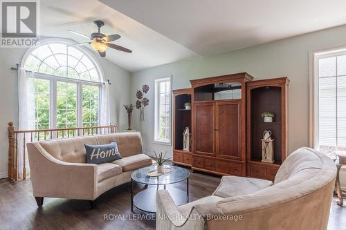 107 Colbeck Drive, Welland, ON - Indoor Photo Showing Living Room