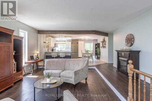 107 Colbeck Drive, Welland, ON - Indoor Photo Showing Living Room