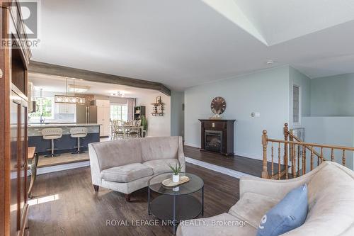 107 Colbeck Drive, Welland, ON - Indoor Photo Showing Living Room