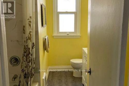 71 Nelson Street W, Brampton, ON - Indoor Photo Showing Bathroom