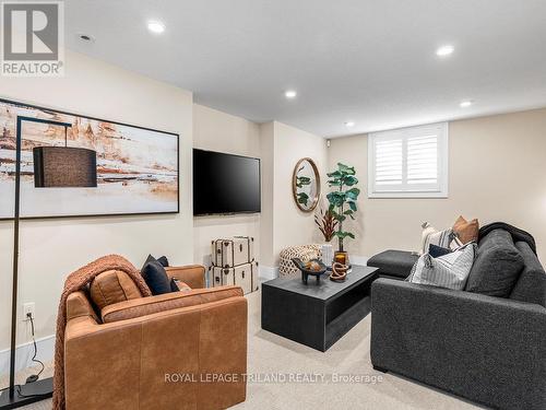 31 Snowy Owl Trail, Central Elgin, ON - Indoor Photo Showing Living Room