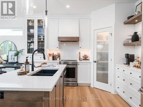 31 Snowy Owl Trail, Central Elgin, ON - Indoor Photo Showing Kitchen With Double Sink With Upgraded Kitchen