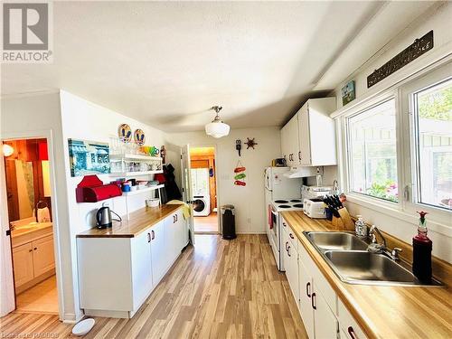 307 Bruce Road 13, Saugeen Indian Reserve 29, ON - Indoor Photo Showing Kitchen With Double Sink