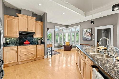 18 Stoney Brae Drive, Brant, ON - Indoor Photo Showing Kitchen With Double Sink With Upgraded Kitchen