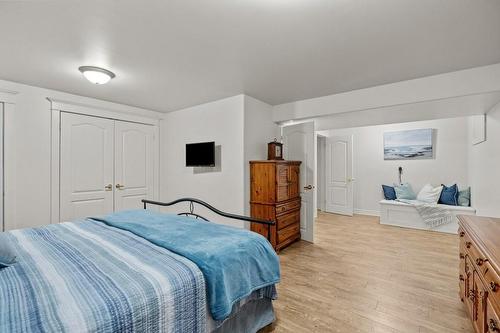 18 Stoney Brae Drive, Brant, ON - Indoor Photo Showing Bedroom