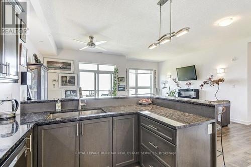 627 - 125 Shoreview Place, Hamilton, ON - Indoor Photo Showing Kitchen