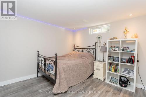25 Antrim Crescent, London, ON - Indoor Photo Showing Bedroom