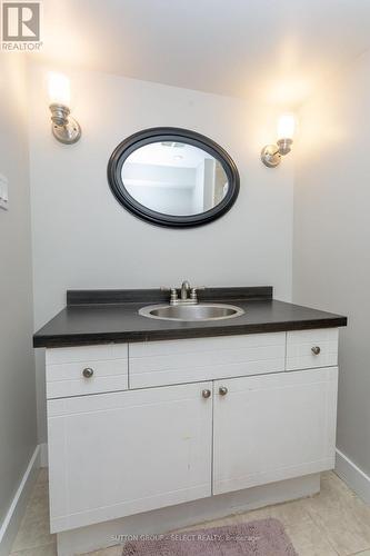 25 Antrim Crescent, London, ON - Indoor Photo Showing Bathroom