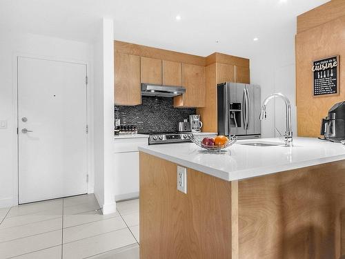 Hall - 208-4952 Rue Honoré-Beaugrand, Saint-Augustin-De-Desmaures, QC - Indoor Photo Showing Kitchen With Upgraded Kitchen