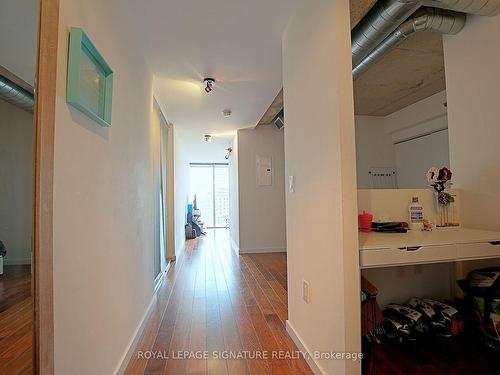 703-32 Trolley Cres, Toronto, ON - Indoor Photo Showing Other Room