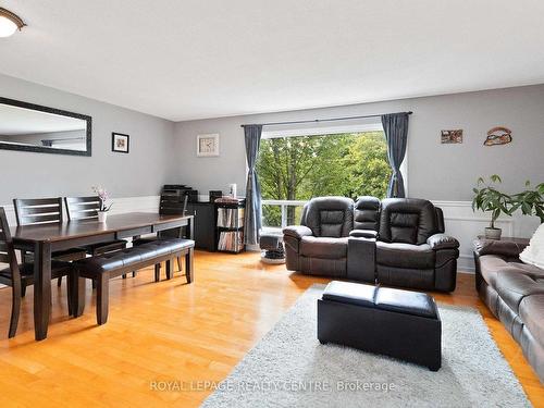 60-98 Falconer Dr, Mississauga, ON - Indoor Photo Showing Living Room