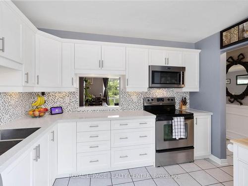 60-98 Falconer Dr, Mississauga, ON - Indoor Photo Showing Kitchen With Double Sink With Upgraded Kitchen