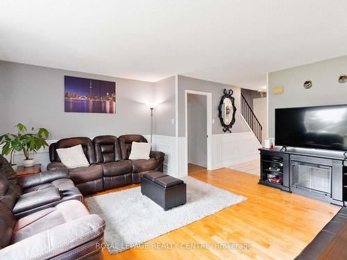 60-98 Falconer Dr, Mississauga, ON - Indoor Photo Showing Living Room