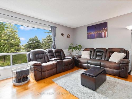 60-98 Falconer Dr, Mississauga, ON - Indoor Photo Showing Living Room