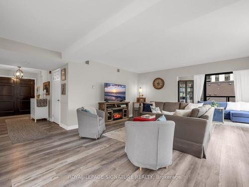 300-49 Robinson St, Hamilton, ON - Indoor Photo Showing Living Room