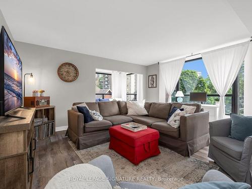 300-49 Robinson St, Hamilton, ON - Indoor Photo Showing Living Room