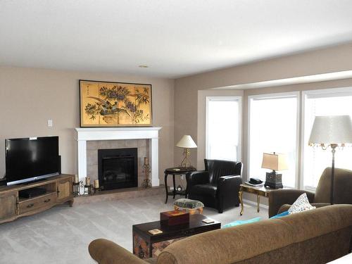 2332 Whitburn Cres, Kamloops, BC - Indoor Photo Showing Living Room With Fireplace