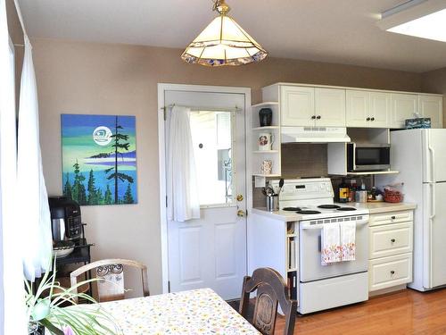 2332 Whitburn Cres, Kamloops, BC - Indoor Photo Showing Kitchen