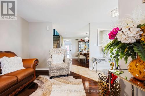 108 Silk Drive, Shelburne, ON - Indoor Photo Showing Living Room