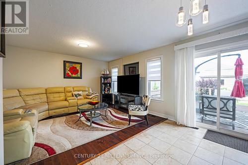 108 Silk Drive, Shelburne, ON - Indoor Photo Showing Living Room