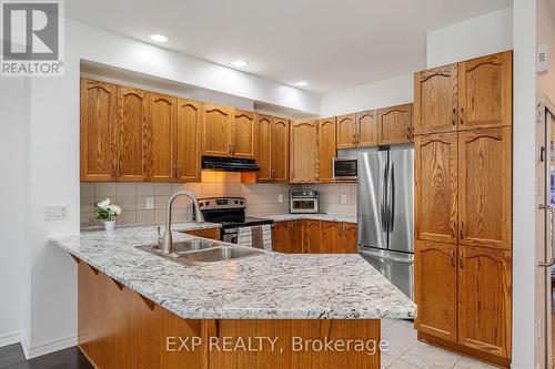 233 Waymark Crescent, Ottawa, ON - Indoor Photo Showing Kitchen With Double Sink With Upgraded Kitchen