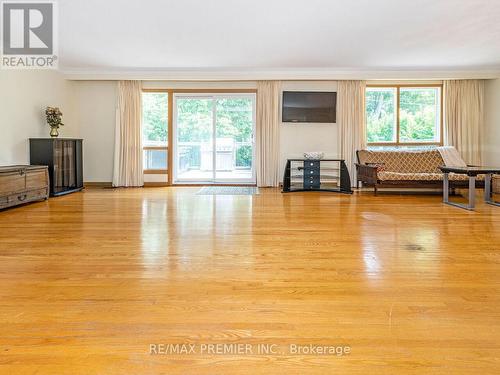 53 Thicket Road, Toronto, ON - Indoor Photo Showing Living Room