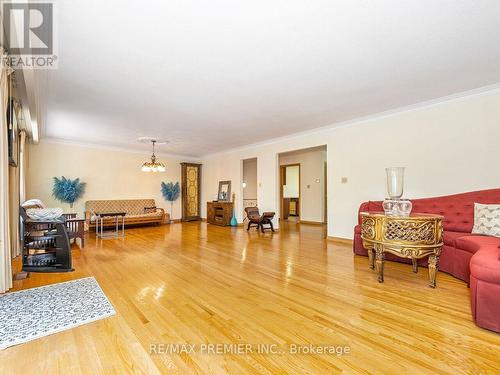 53 Thicket Road, Toronto, ON - Indoor Photo Showing Living Room