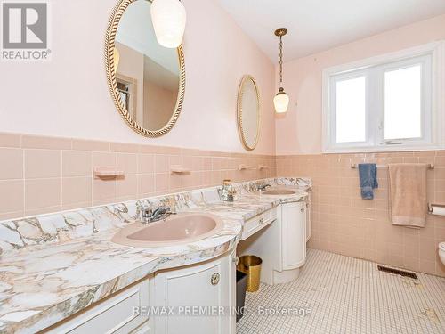 53 Thicket Road, Toronto, ON - Indoor Photo Showing Bathroom