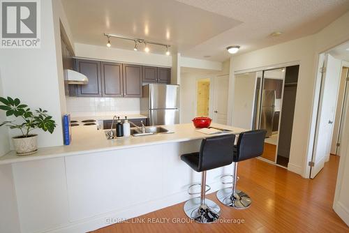 705 - 62 Suncrest Boulevard, Markham (Commerce Valley), ON - Indoor Photo Showing Kitchen With Double Sink