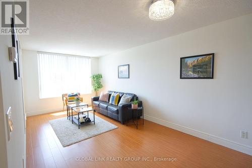 705 - 62 Suncrest Boulevard, Markham (Commerce Valley), ON - Indoor Photo Showing Living Room