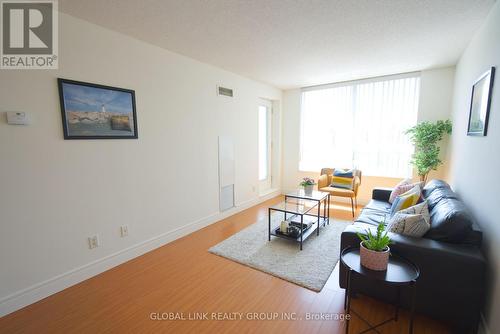 705 - 62 Suncrest Boulevard, Markham (Commerce Valley), ON - Indoor Photo Showing Living Room