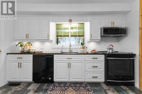 21 Johnson Road, Trent Hills (Campbellford), ON - Indoor Photo Showing Kitchen With Upgraded Kitchen