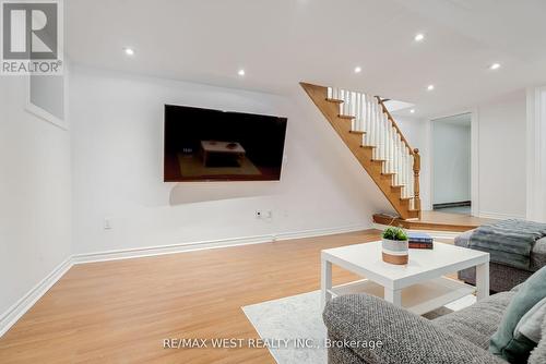 104 Maplewood Avenue, Toronto, ON - Indoor Photo Showing Living Room