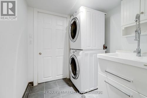 104 Maplewood Avenue, Toronto, ON - Indoor Photo Showing Laundry Room