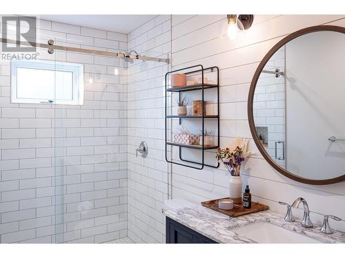 1640 Prail Road, Revelstoke, BC - Indoor Photo Showing Bathroom