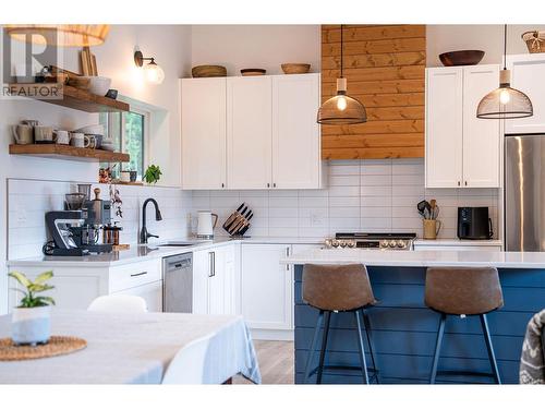 1640 Prail Road, Revelstoke, BC - Indoor Photo Showing Kitchen With Upgraded Kitchen