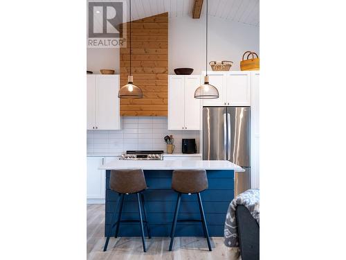 1640 Prail Road, Revelstoke, BC - Indoor Photo Showing Kitchen