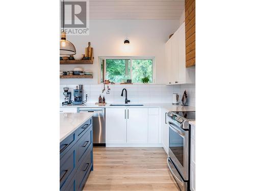 1640 Prail Road, Revelstoke, BC - Indoor Photo Showing Kitchen