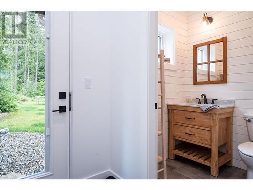 1640 Prail Road, Revelstoke, BC - Indoor Photo Showing Bathroom